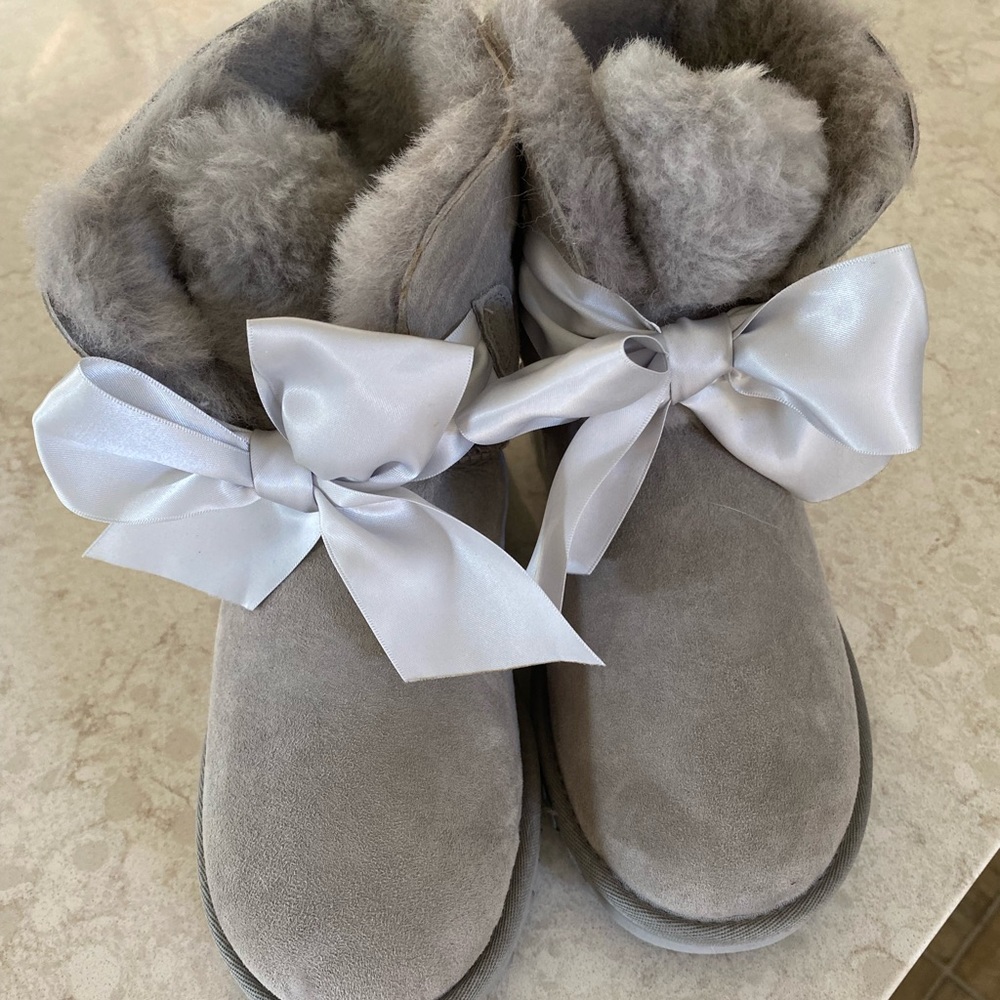 Gita Bow Mini Ugg Boot